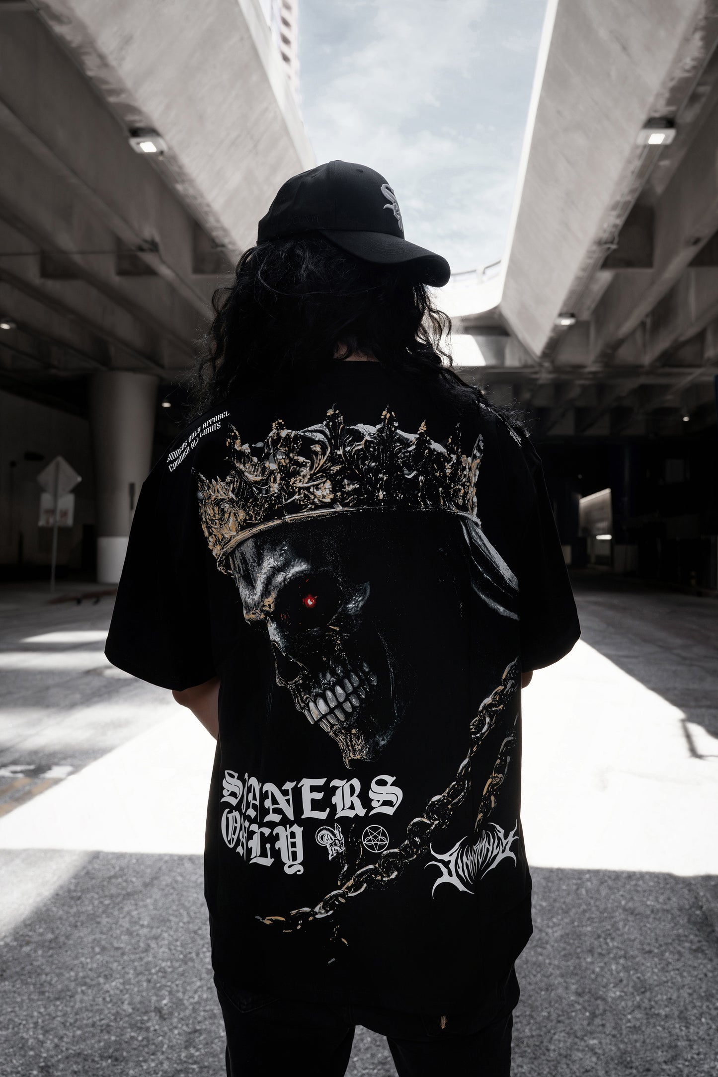 CROWNED SIN OVERSIZED TEE