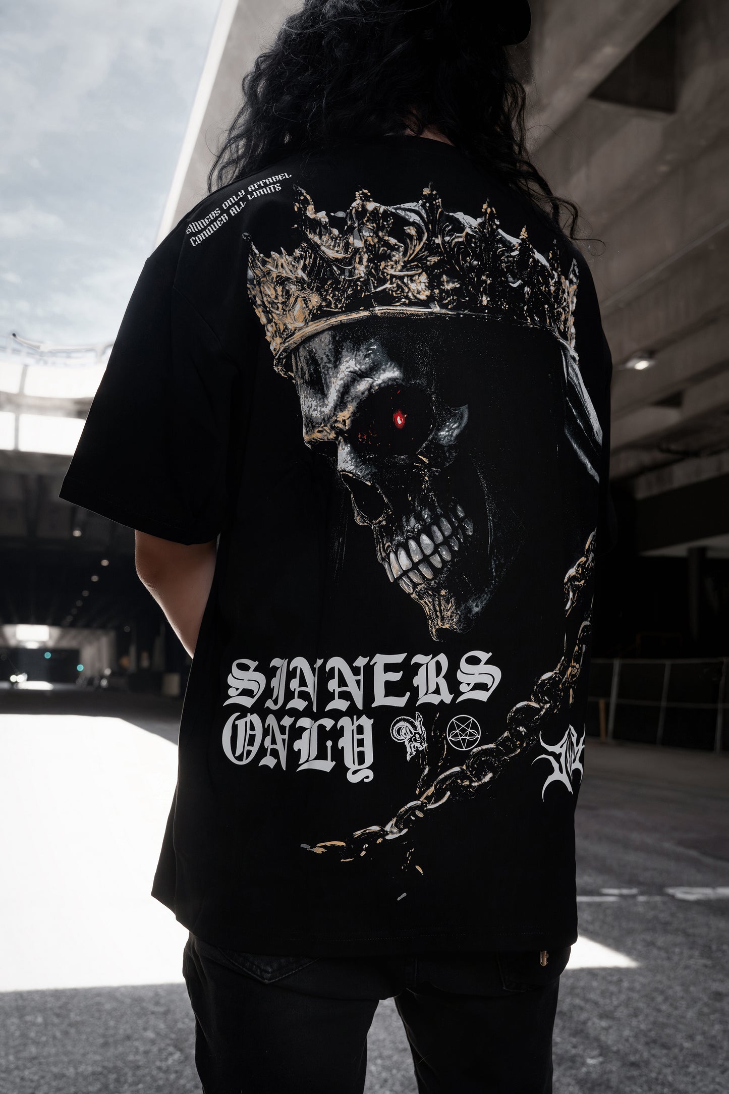 CROWNED SIN OVERSIZED TEE
